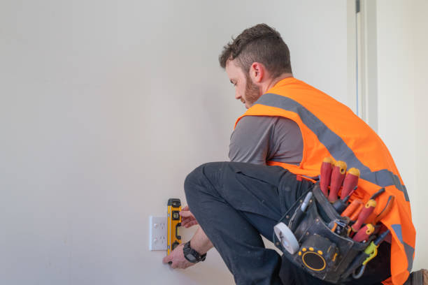 Best Affordable Emergency Electrician  in Floresville, TX